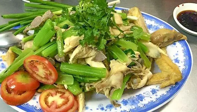 Lão Mã - Gà Hấp Muối: Đánh Giá Chi Tiết Quán Ăn Nổi Tiếng Quận 5