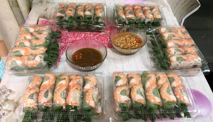 Review Gỏi Cuốn Minh Bùi Viện: Trải Nghiệm Ẩm Thực Đường Phố Đậm Chất Việt