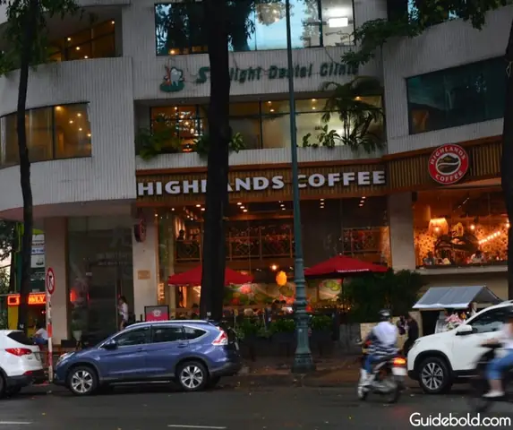 Highland Coffee Hồ Con Rùa