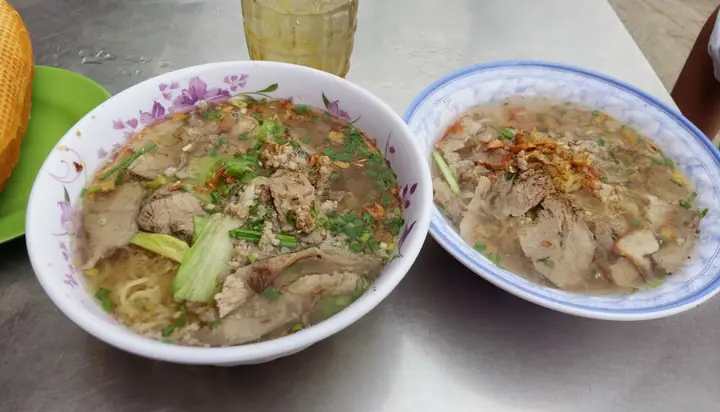 Hủ Tiếu Trần Bình Trọng: Trải Nghiệm Món Ăn Sáng Đậm Đà Tại Quận 5