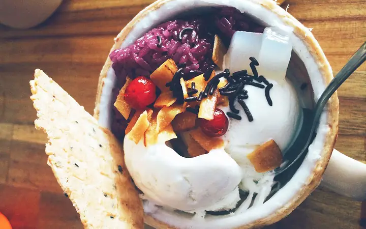 Kem Xôi Dừa Thanh Thanh: Review Chi Tiết Quán Dessert Nổi Tiếng Tại Bình Dương