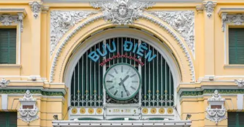Bưu Điện Trung Tâm Sài Gòn: Di Sản Kiến Trúc Và Điểm Hẹn Ẩm Thực Đặc Sắc Tại Trung Tâm Tp.hcm