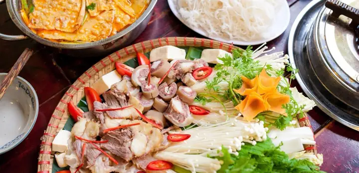 Lẩu Đuôi Bò Năm Ngự