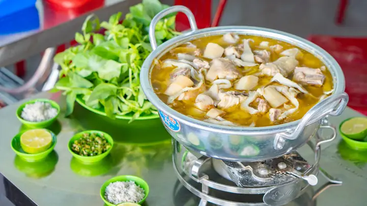 Lẩu Gà Lá É Phú Yên: Bí Quyết Nấu Ngon Và Top Quán Nổi Tiếng