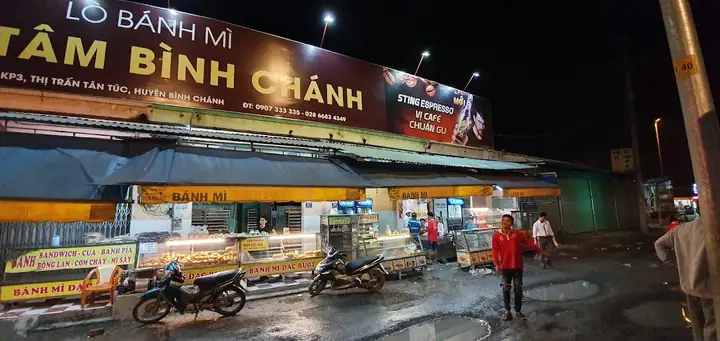 Review Chi Tiết Lò Bánh Mì Minh Tâm Bình Chánh: Điểm Dừng Chân Lý Tưởng Cho Khách Đường Dài