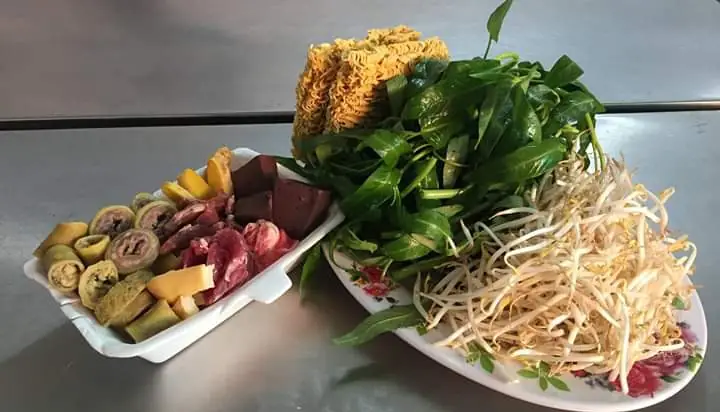 Review Lòng Bò 285 Âu Cơ: Trải Nghiệm Món Ngon Đậm Chất Gia Đình Hà Nội
