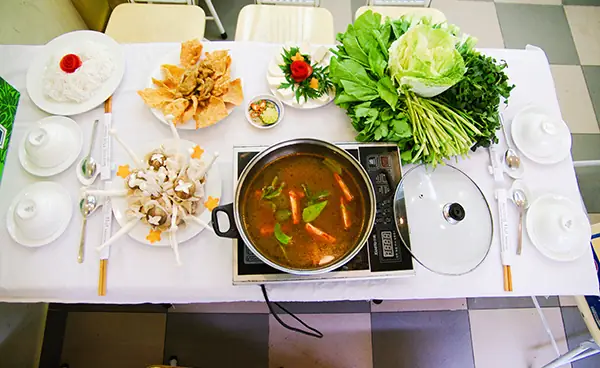 Review Nhà Hàng Chay Loving Hut Âu Cơ Hà Nội: Buffet 100k, Không Gian Rộng Và 100+ Món Ăn Chay