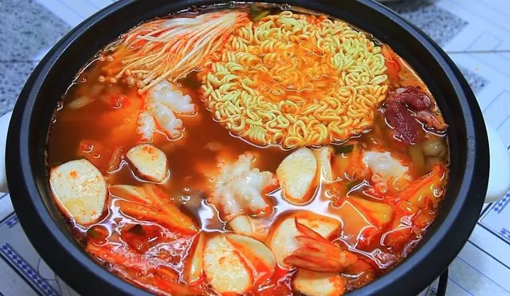 Review Quán Mì Cay Seoul 321 Lê Trọng Tấn: Trải Nghiệm Thực Tế & Đánh Giá Chi Tiết