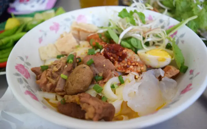 Mì Quảng Sứa Hồng Vân: Review Quán Ăn Đáng Thử Ở Đà Nẵng
