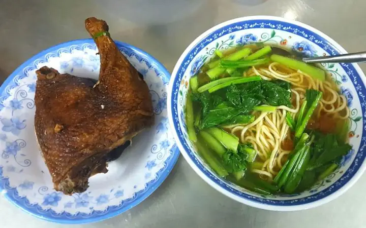 Review Quán Sâm Mì Vịt Tiềm Sủi Cảo Nguyễn Trãi: Trải Nghiệm Đáng Để Thử?