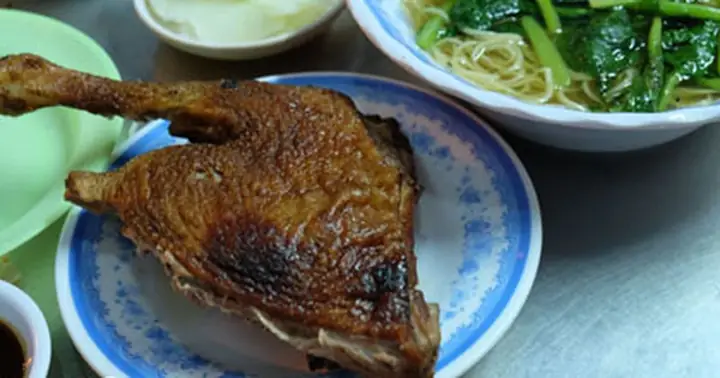 Mì Vịt Tiềm: Bí Quyết Nấu Món Ăn Đặc Trưng Người Hoa Gốc Hải Nam