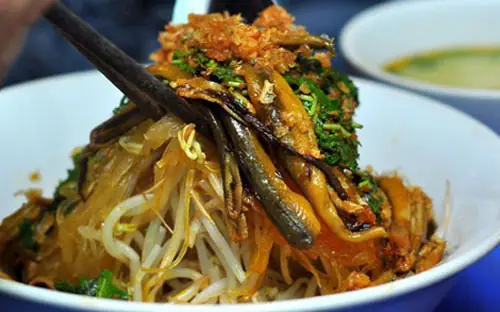 Miến Lươn Truyền Thống: Từ Công Thức Đến Trải Nghiệm Tại Quán Đê La Thành