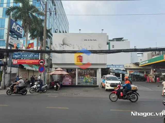Miniso Cách Mạng Tháng Tám