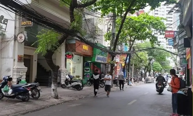 Ngõ 80 Phố Nhân Hòa: Bí Quyết Thưởng Thức Ẩm Thực Đường Phố Cho Dân Văn Phòng
