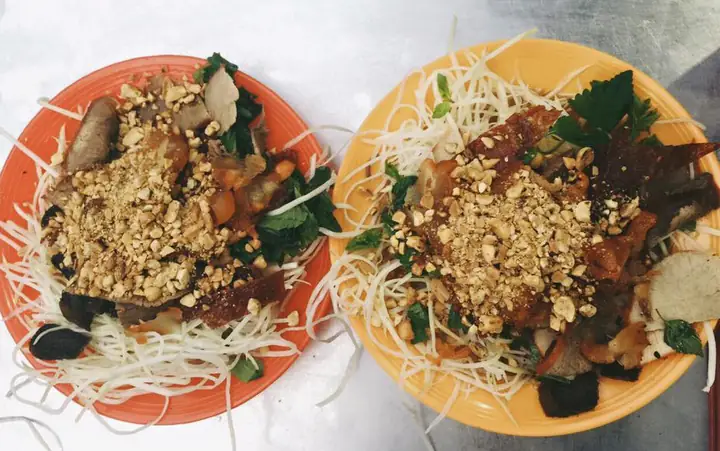 Review Quán Ăn Long Vi Dung: Nộm Thịt Bò Khô Đậm Đà Ở Phố Cổ Hà Nội