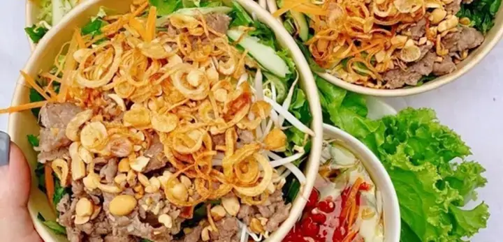 Review Phở Cuốn Nguyễn Quý Đức: Đáng Thử Hay Chỉ Điểm Qua?