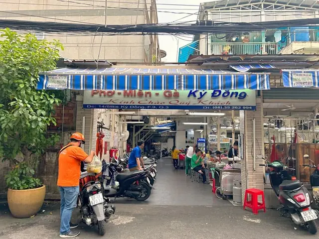 Review Phở Miến Gà Kỳ Đồng: Trải Nghiệm Hương Vị Đậm Chất Sài Gòn Qua Năm Tháng