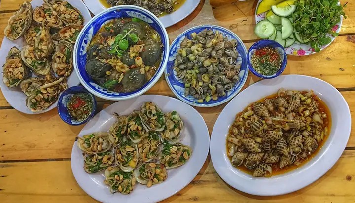 Phố Ốc Lê Đình Lý: Địa Điểm Hải Sản Tươi Sống Đáng Thử Tại Đà Nẵng