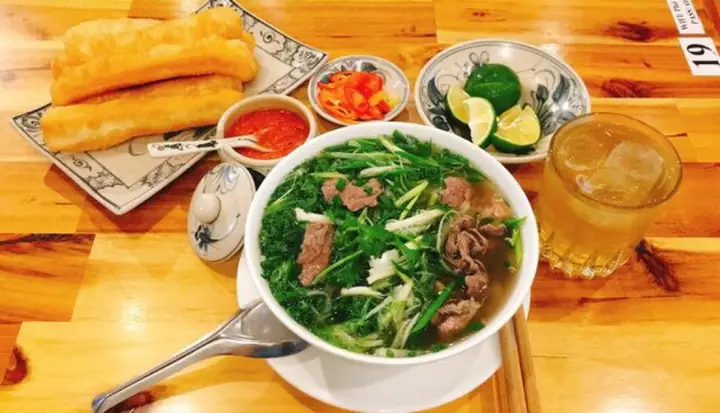 Review Quán Phở Thìn Nguyễn Văn Lộc: Trải Nghiệm Phở Bò Đặc Trưng Quận Hà Đông