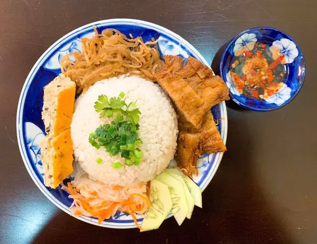 Review Quán Chay Hoa Ưu Đàm: Trải Nghiệm Ẩm Thực Chay Thanh Tịnh Đáng Nhớ Tại Phú Nhuận