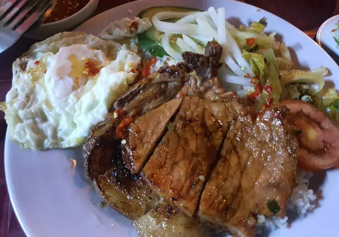 Quán Cơm Tấm Cây Me