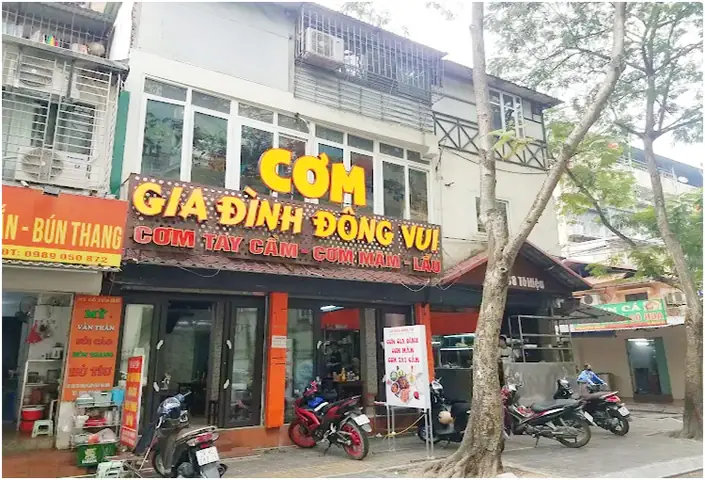 Quán Gia Đình Đông Vui