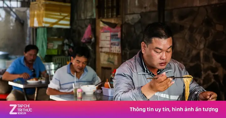 Review Quán Hủ Tiếu Bò Kho Bà Năm: Gia Vị Gắn Liền Ký Ức 65 Năm