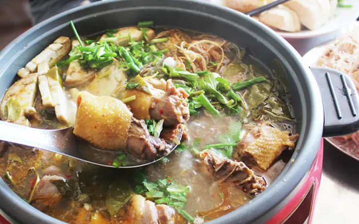 Quán 80 Lẩu Gà Nòi: Review Chi Tiết Từ A Đến Z