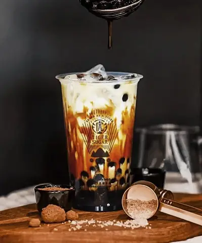 Tiger Sugar: Đánh Giá Toàn Diện Về Trà Sữa Bánh Trân Châu Đình Đám Từ Đài Loan Đến Toàn Cầu