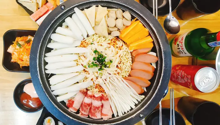 Review Quán Santori: Đồ Ăn Hàn Quốc Tại Long Biên Có Thực Sự Đáng Thử?