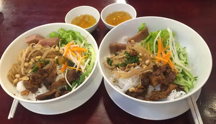 Review Quán Bún Thịt Nướng Chả Giò Nguyễn Trung Trực: Đáng Đến Không?