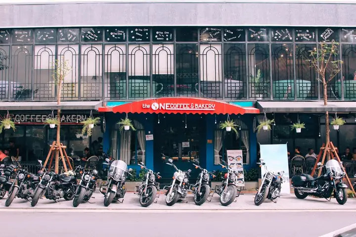 The One Coffee & Bakery Huế: Review Chi Tiết Quán Cà Phê View Đẹp, Không Gian Sang