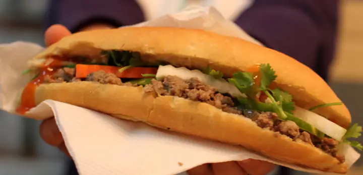 Tiệm Bánh Mỳ Quang Trung