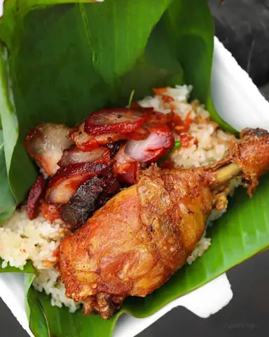 Xôi Gà Chợ Bà Chiểu: Review Chi Tiết Món Ăn Vặt Ngon Giá Rẻ