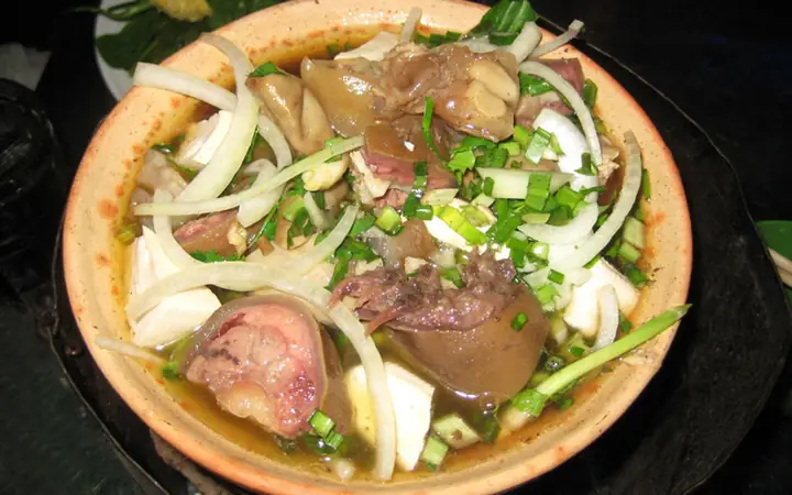 Đánh Giá Chi Tiết Quán Ăn Con Bò Vàng: Trải Nghiệm Ẩm Thực Gia Đình Tại Quận 11