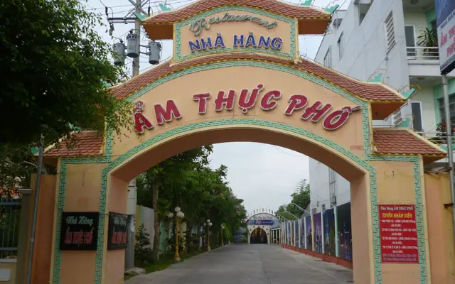 Ẩm Thực Phố Vĩnh Long: Khám Phá Hương Vị Đậm Chất Miền Tây