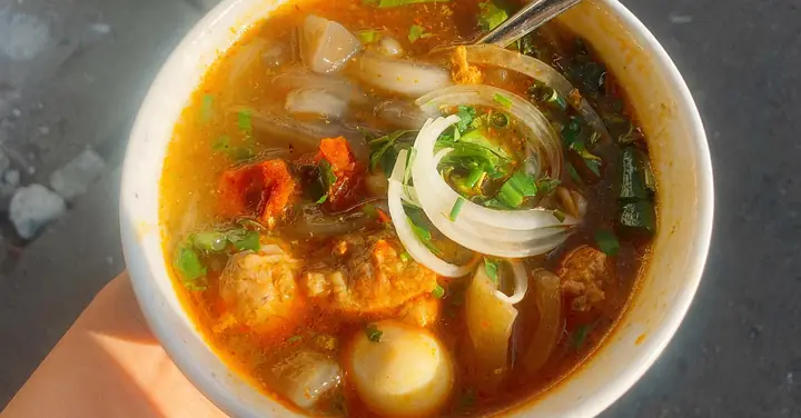 Bánh Canh Bột Lộn Huế: Món Ăn "thừa" Ra Từ Bột Lọc Đầy Bí Ẩn
