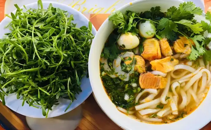 Bánh Canh Cá Lóc Rau Đắng