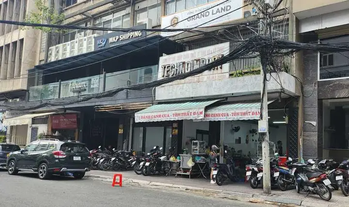Review Bánh Canh Cua Tôn Thất Đạm: Tô Bánh Ngon Trứ Danh Quận 1 Có Đáng Thử?