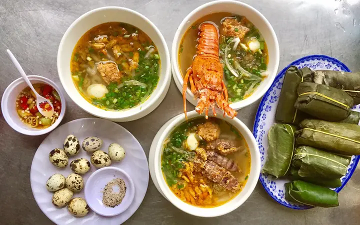 Bánh Canh Hải Sản Mụ Nị Huế: Trải Nghiệm Hương Vị Đậm Đà Tại Quán Ăn Gia Đình