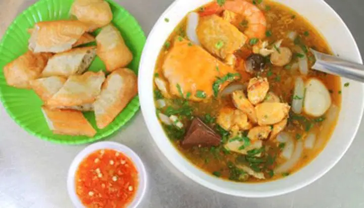 Bánh Canh Cua Hẻm 122 Ngô Gia Tự: Review Chi Tiết Quán Ăn Đáng Để Thử Quận 10