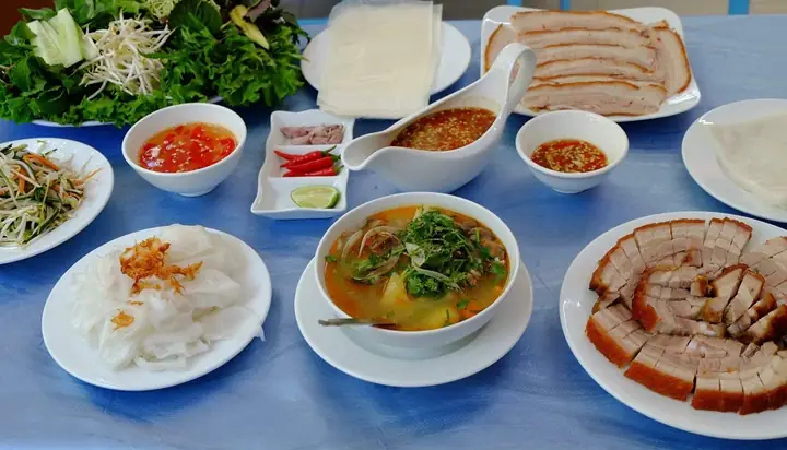 Review Quán Donald Trung Huế: Bánh Cuốn & Bánh Ướt Thịt Heo Chất Lượng
