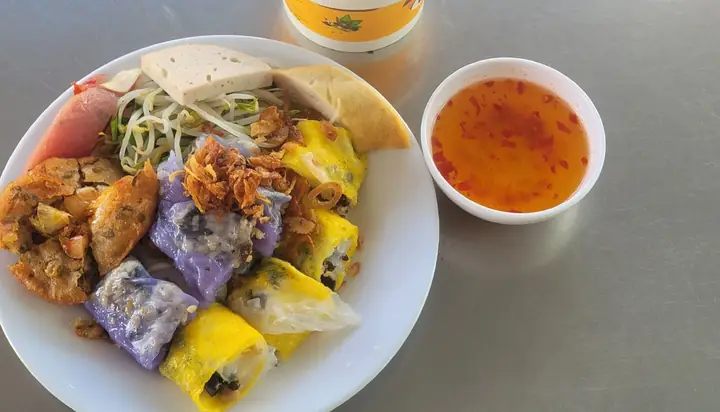Bánh Cuốn Nóng Vũng Tàu: Đánh Giá Chi Tiết Quán Đồ Chiểu
