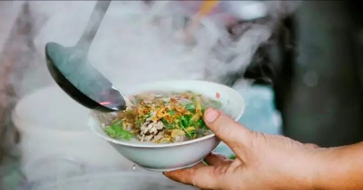 Bánh Đúc Nóng Hà Nội: Hương Vị Quê Hương Đậm Đà Trong Tiết Trời Đông