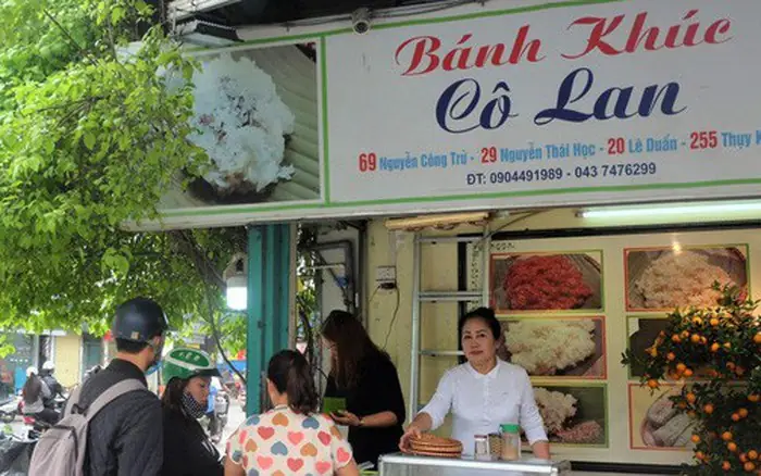 Review Chi Tiết Bánh Khúc Cô Lan Nguyễn Công Trứ: Hương Vị Truyền Thống Trong Không Gian Hiện Đại