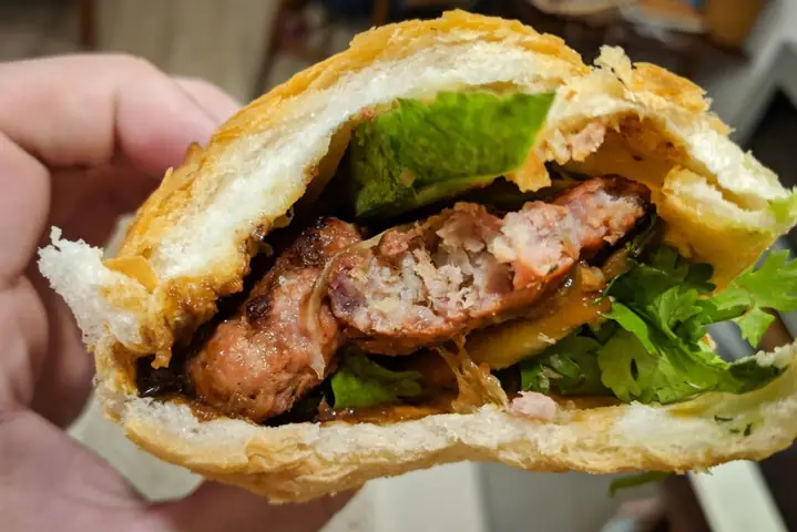Review Bánh Mì 37 Nguyễn Trãi: Quán Bánh Mì Thịt Nướng Đáng Thử Nhất Quận 1?