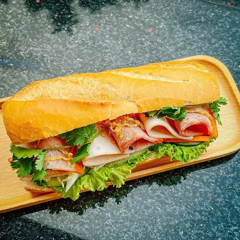 Review Chi Tiết Bánh Mì Ba Lẹ Nha Trang: Đánh Giá Khách Quan Về Hương Vị Và Trải Nghiệm