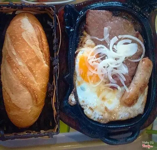 Bánh Mì Bít Tết Chính Hạnh