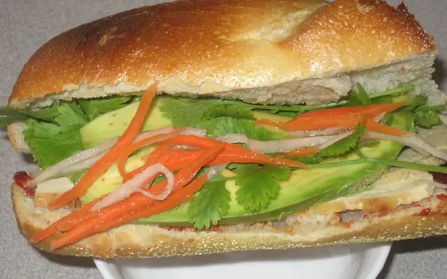 Review Bánh Mì Chả Lụa Hương Nam Cà Mau: Đánh Giá Khách Quan & Trải Nghiệm Thực Tế