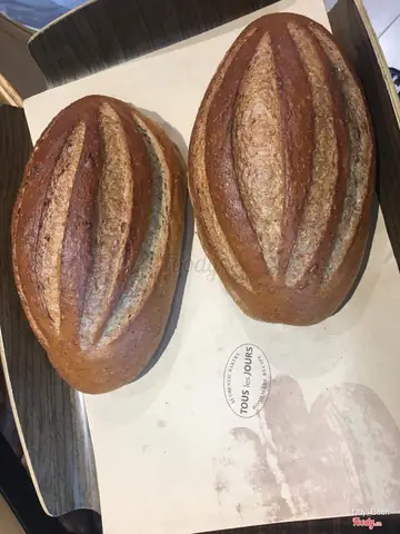 Bánh Mì Đen Tous Les Jours